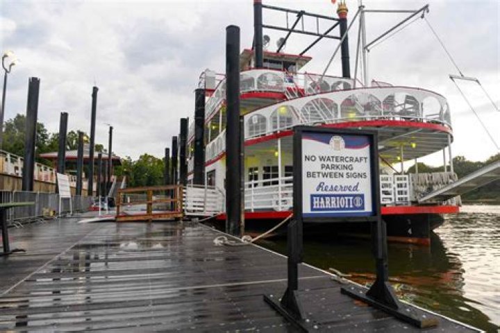 Get Ready to Witness the Viral Sensation: Watch the Epic Alabama Boat Fight Full Video Now!