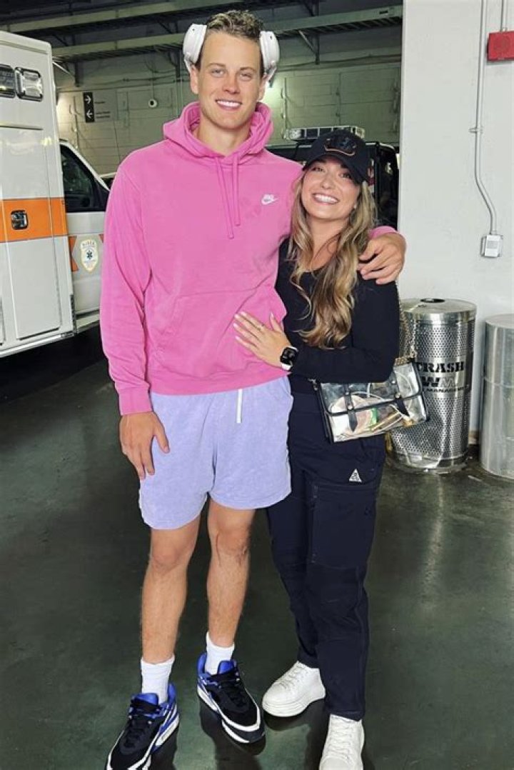 Joe Burrow Girlfriend: Who is Olivia Holzmacher?