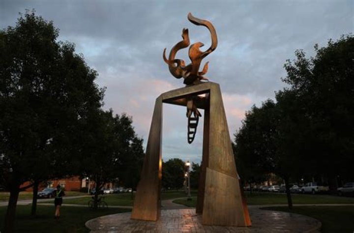 Renowned American Sculptor Richard Hunt Suddenly Died at 88, A huge loss for the world’s sculpture art industry