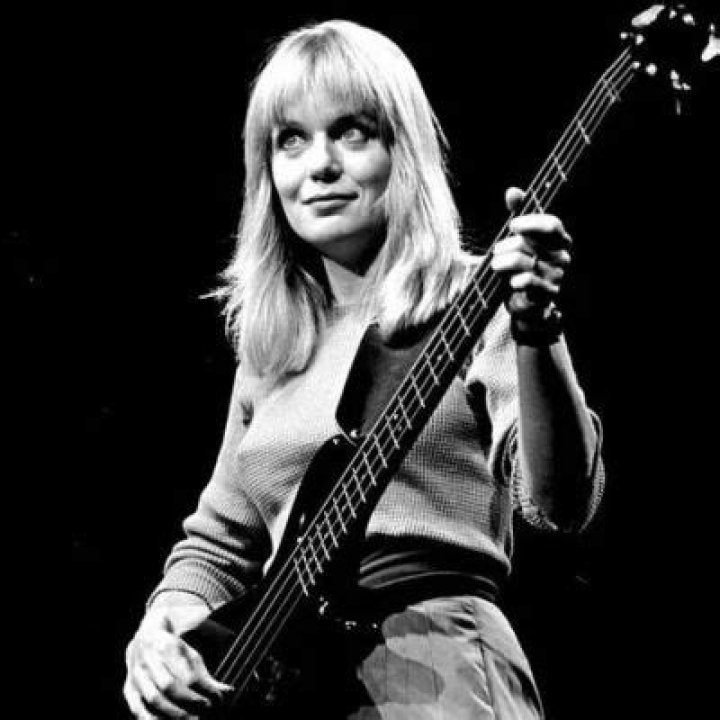 Tina Weymouth Net Worth: Details About Height, Songs, Accident, Bands